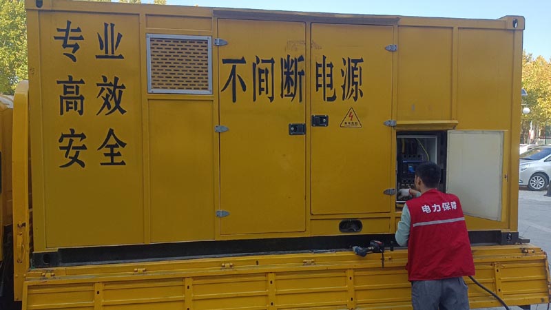 青铜峡柴油发电机组和UPS电源配合使用时，如何避免切换过程中的电力中断？